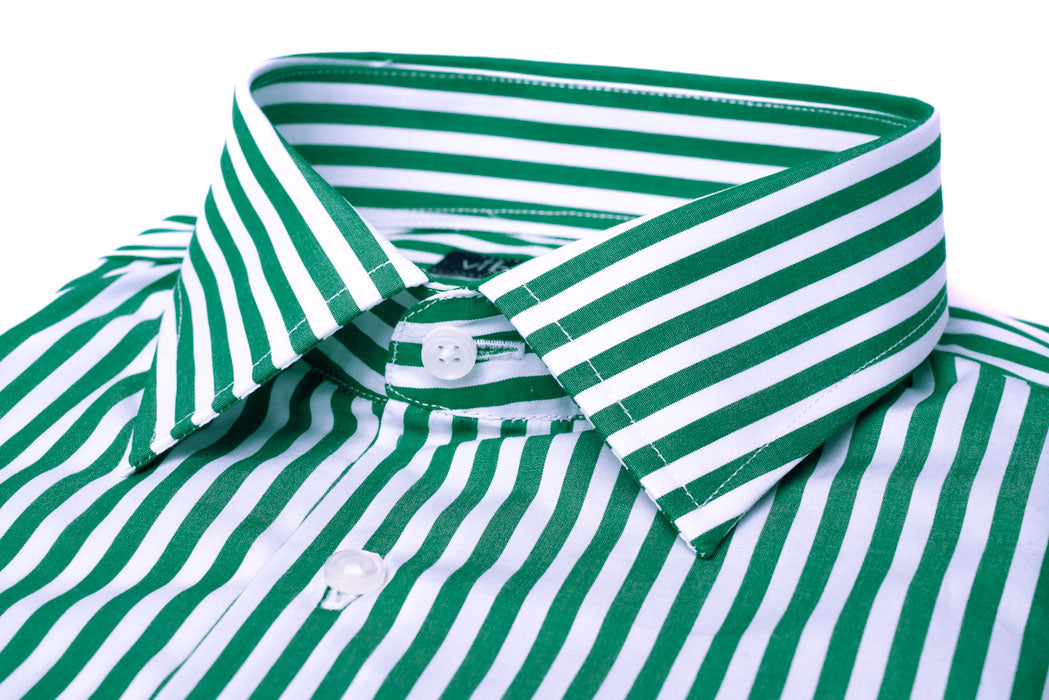 Outfit Pantaloni Beige Camicia A Righe Abbinamento Uomo Pantaloni